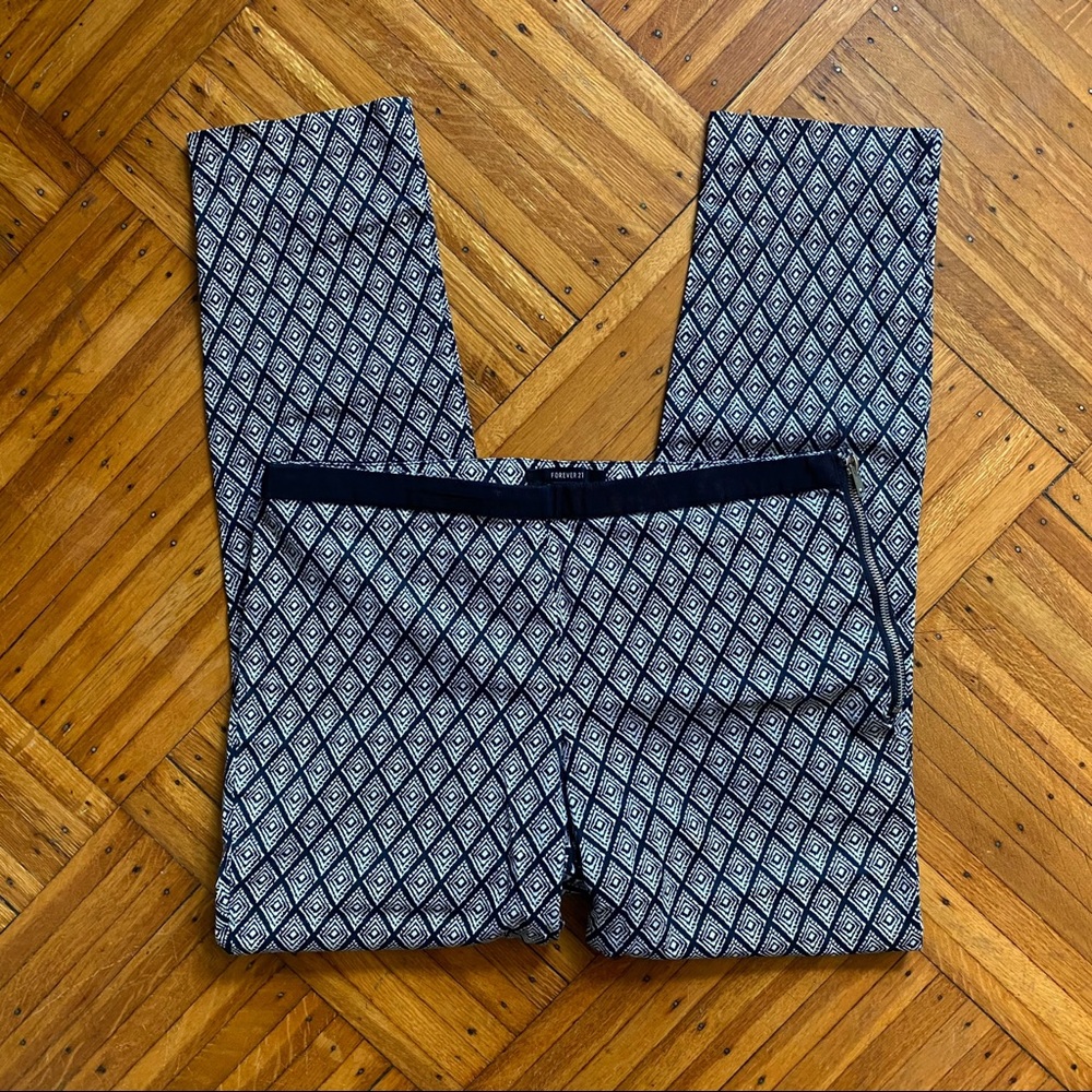 🌈 Forever 21 Slim Fit Diamond Pattern Pants